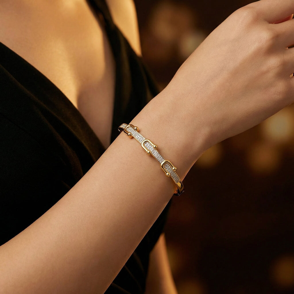 Nala Gold Bangle Detail