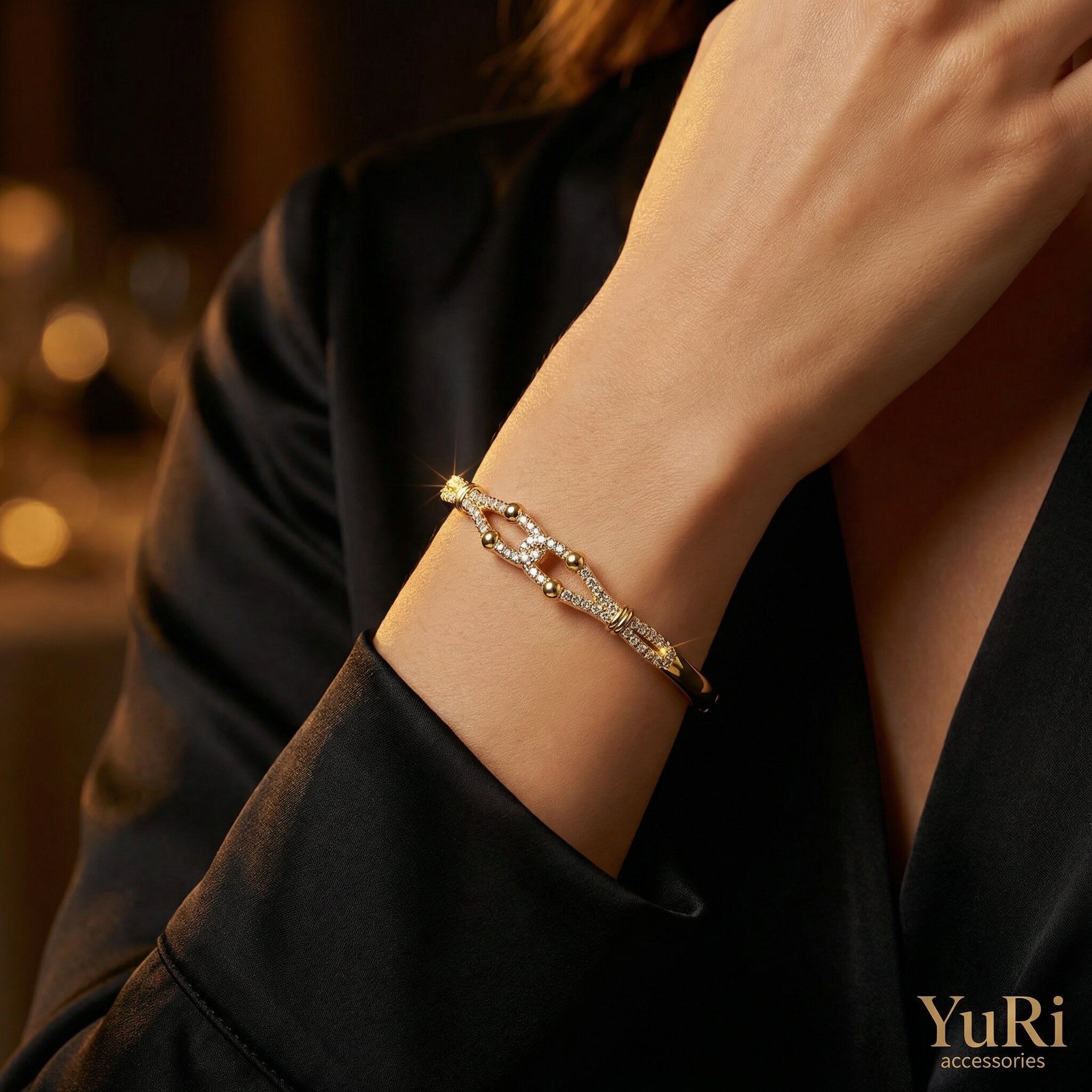 Dora Gold Bangle Detail