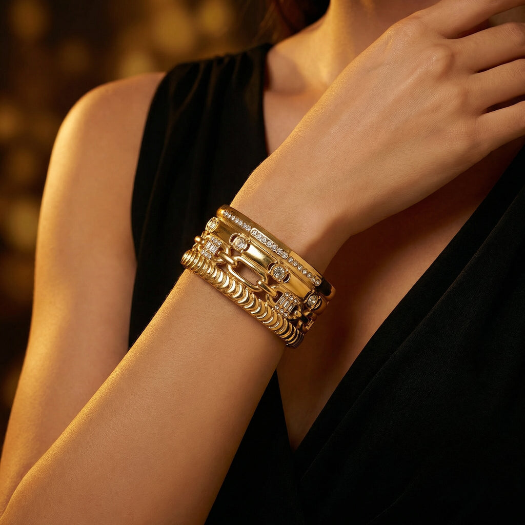 Heva Gold Bangle Detail