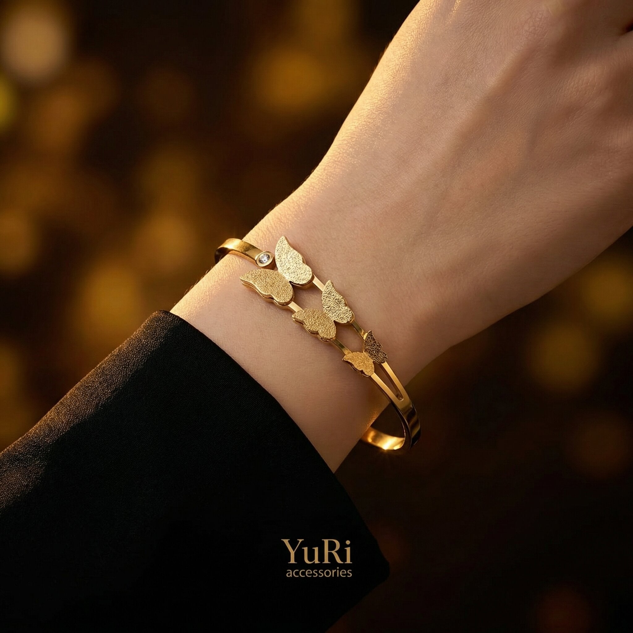 Lola Steel Bangle Detail