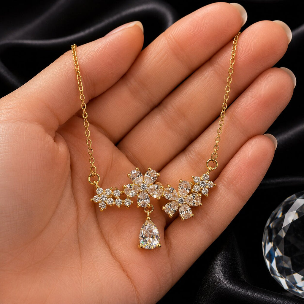 Jardin Blanc Necklace - View 4