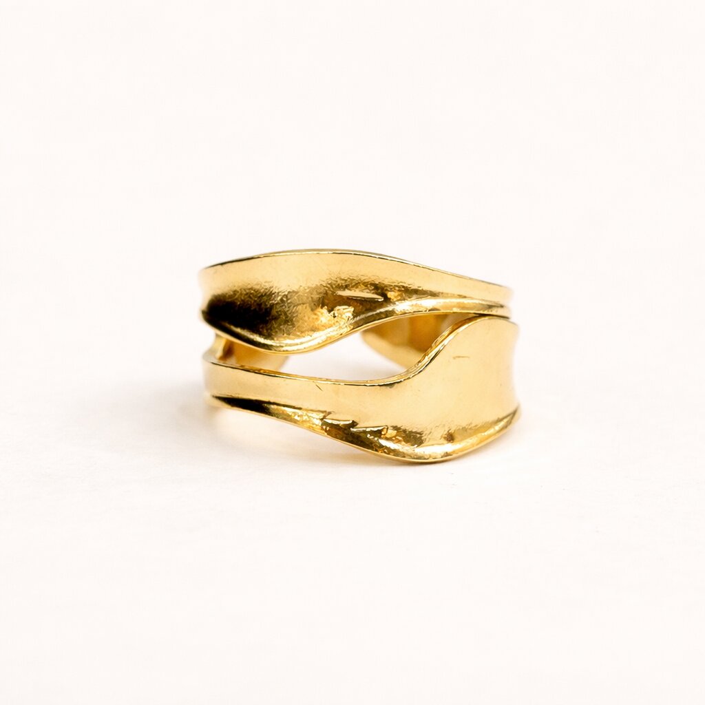 Wave Flow Ring