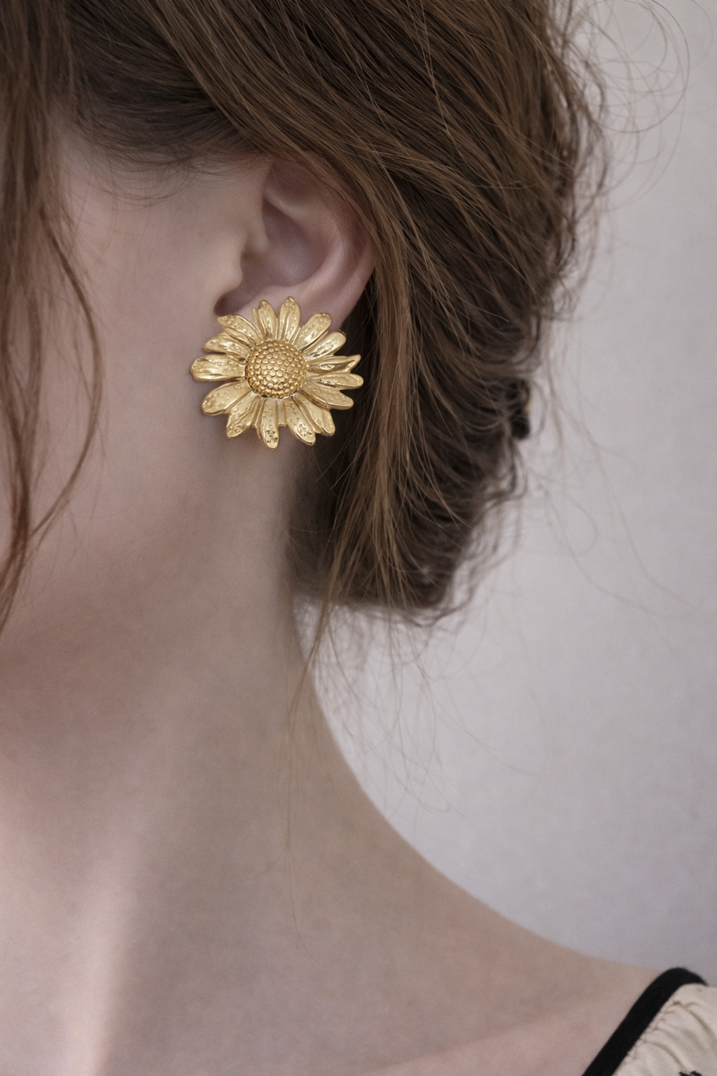 Golden Daisy Stud Earrings