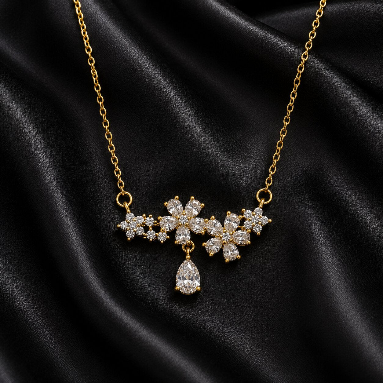 Jardin Blanc Necklace - View 3