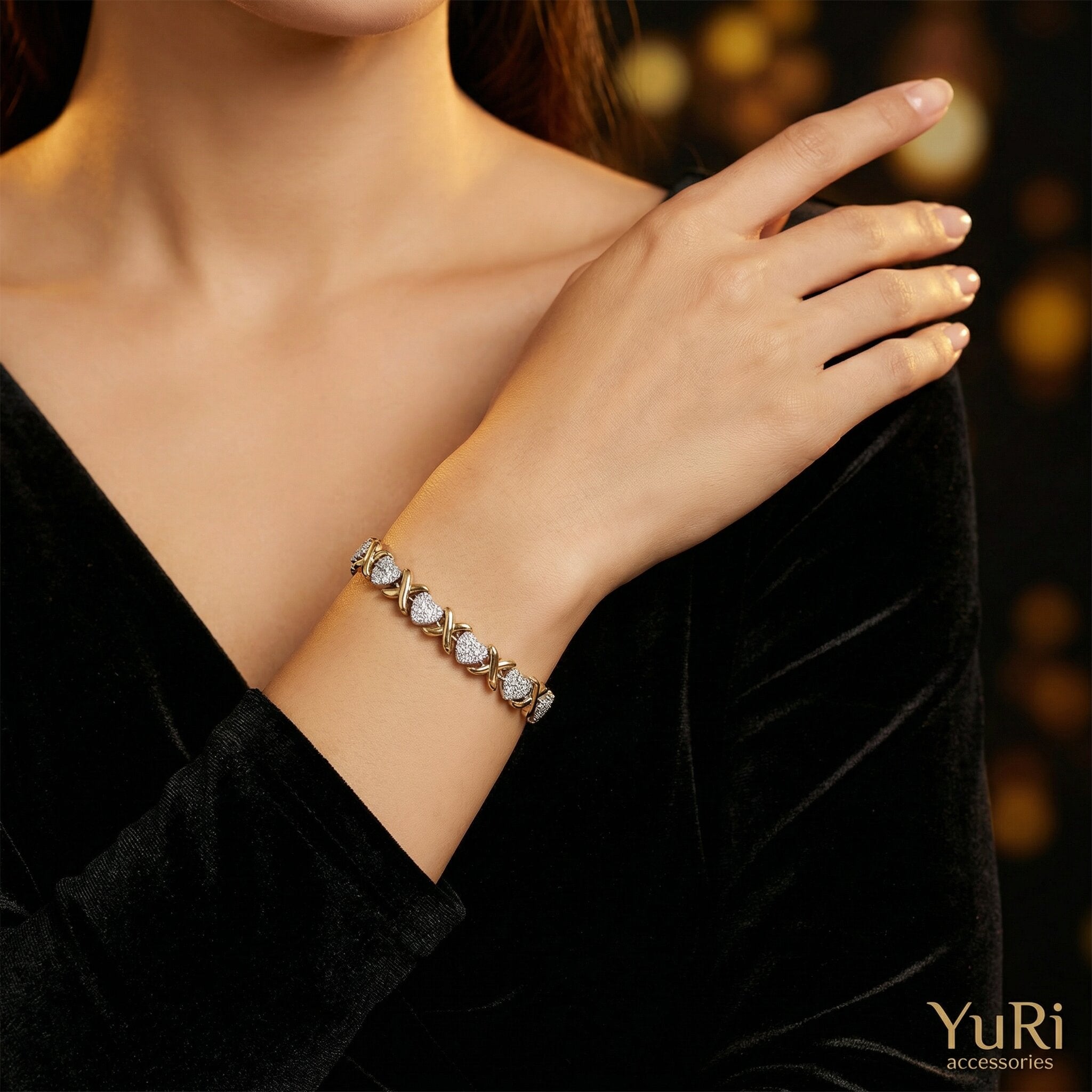 Lumis Gold Bracelet Detail