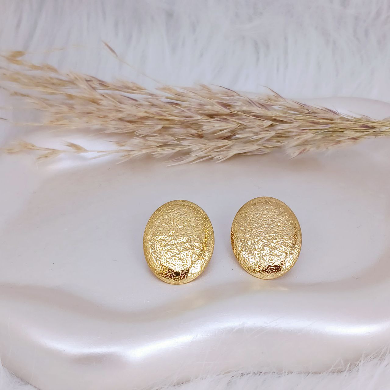 Textured Aura Stud Earrings
